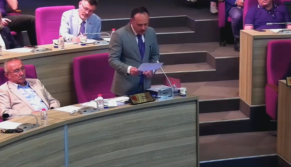 Gaziemir Belediye Meclisi'nde çekişmeli oylama: 70 millyon TL'lik kredi  krizi! - İzmir Haberleri