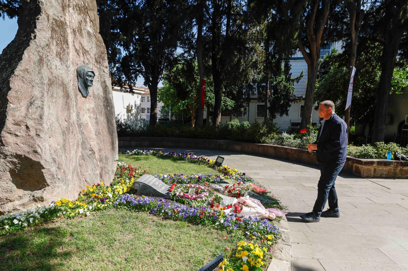 Cemil Tugay Zübeyde Hanım Anıt Mezarı