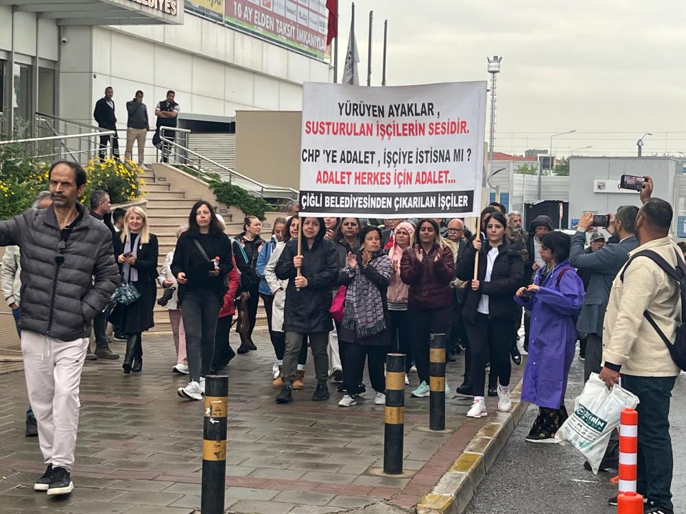 Chp Belediyesi Tarafından Işten Çıkartılan 17 Kadın Ankara'ya Yürümeye Başladı