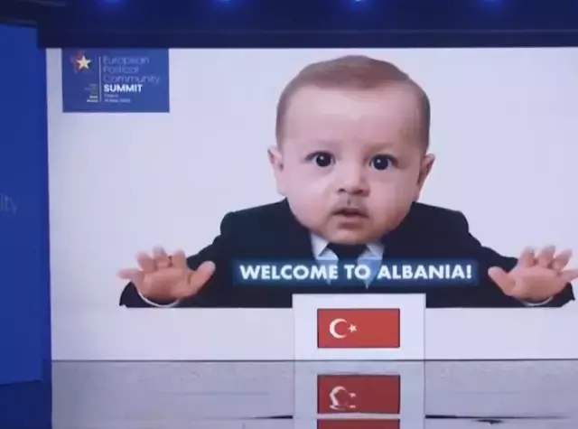 Erdoğan ve Macron kendi çocukluklarını yan yana izledi