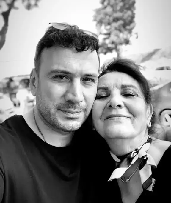 Ertem Şener'in Annesi