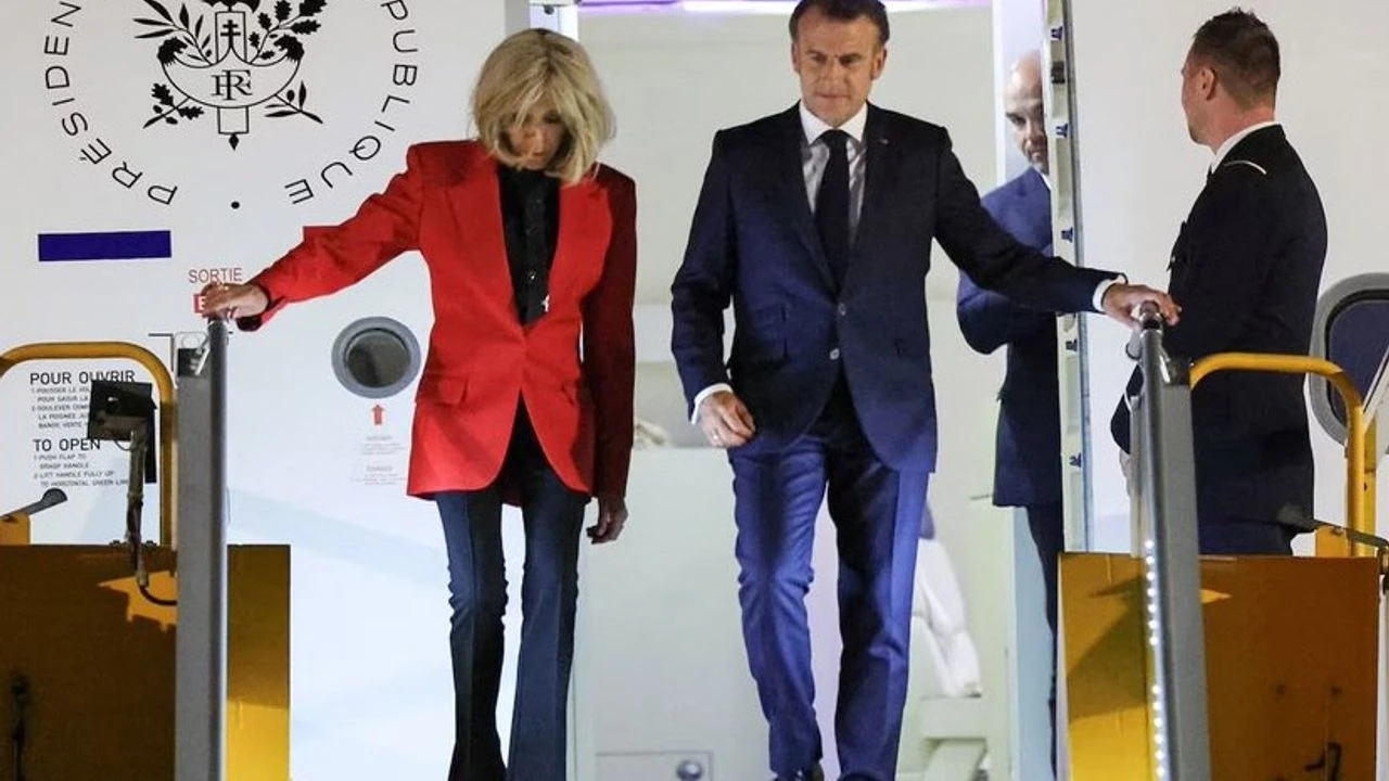 Eşi Brigitte, Macron'ukameraların Önünde Tokatladı