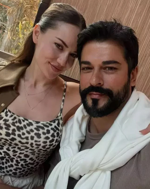 Fahriye Evcen Ve Burak Özçivit