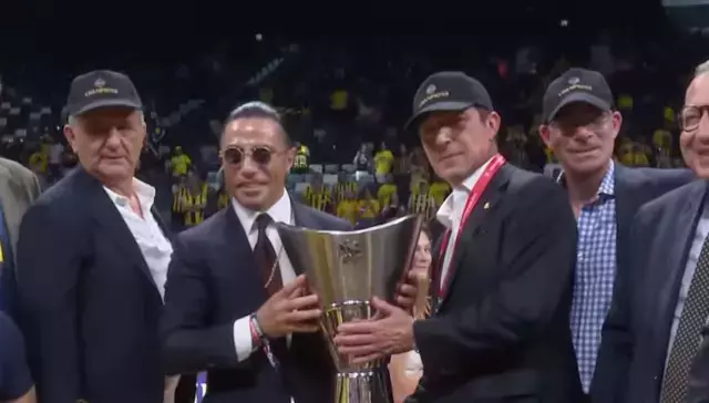 Kutlamalarda dikkat çeken kare