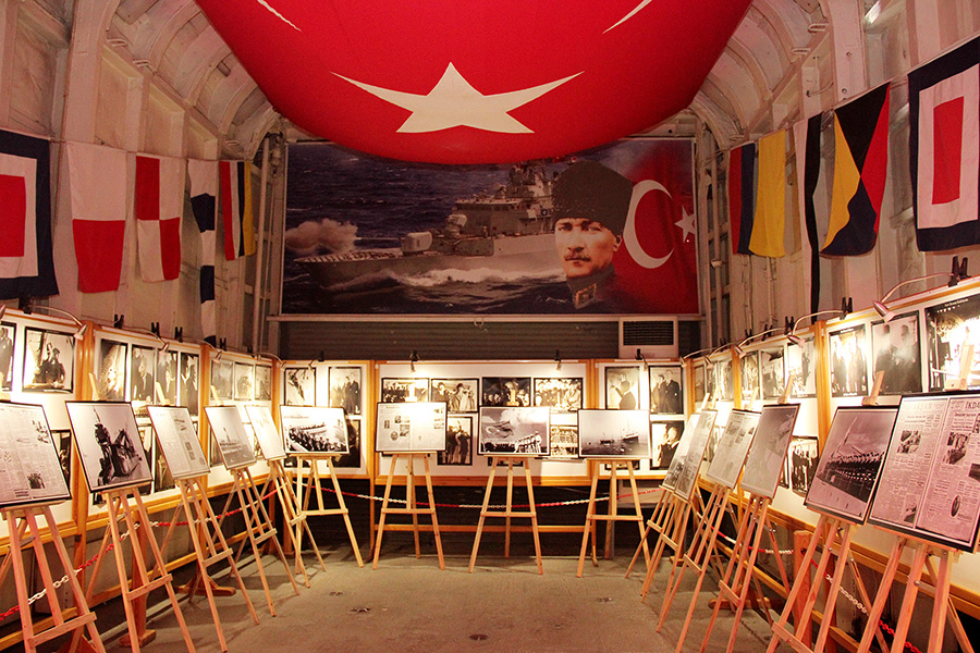 Atatürk ve Deniz temalı eserler