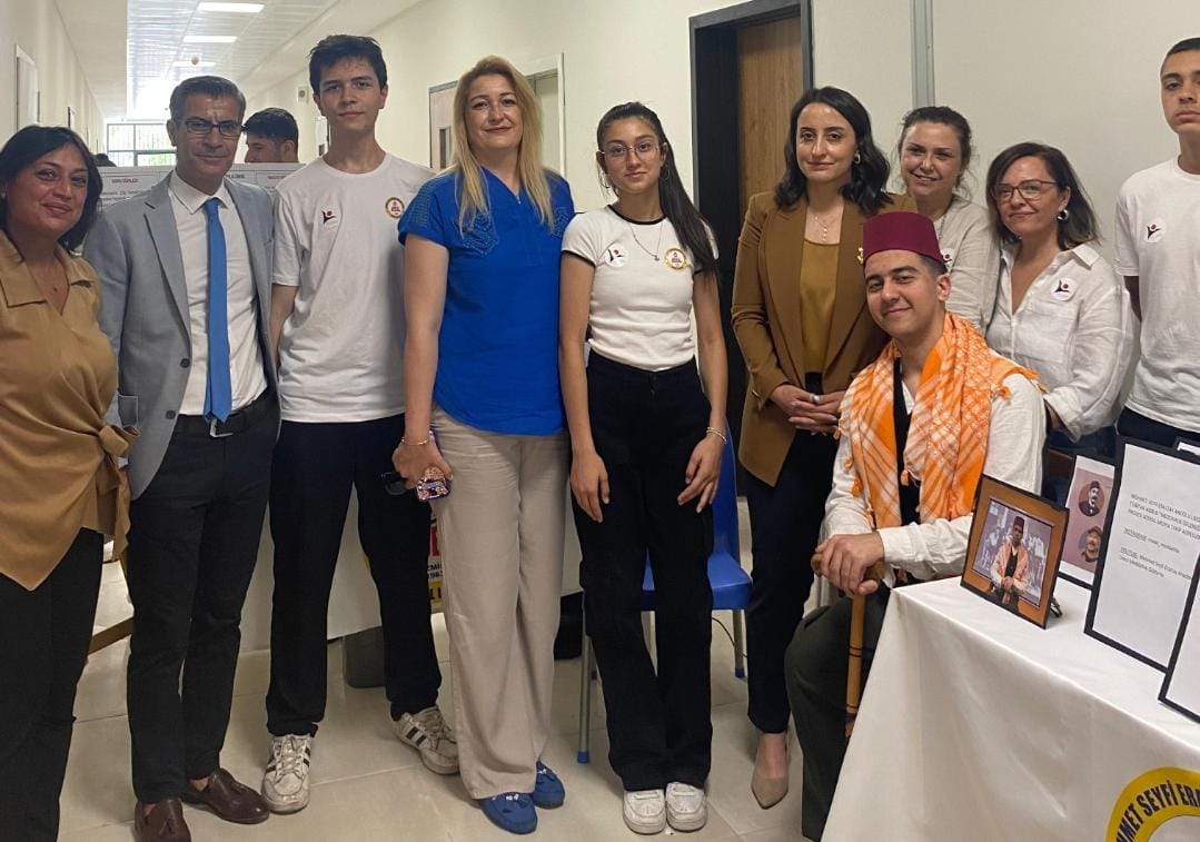 Zeynep Başdaş, öğrencileri ve öğretmenleri tebrik etti