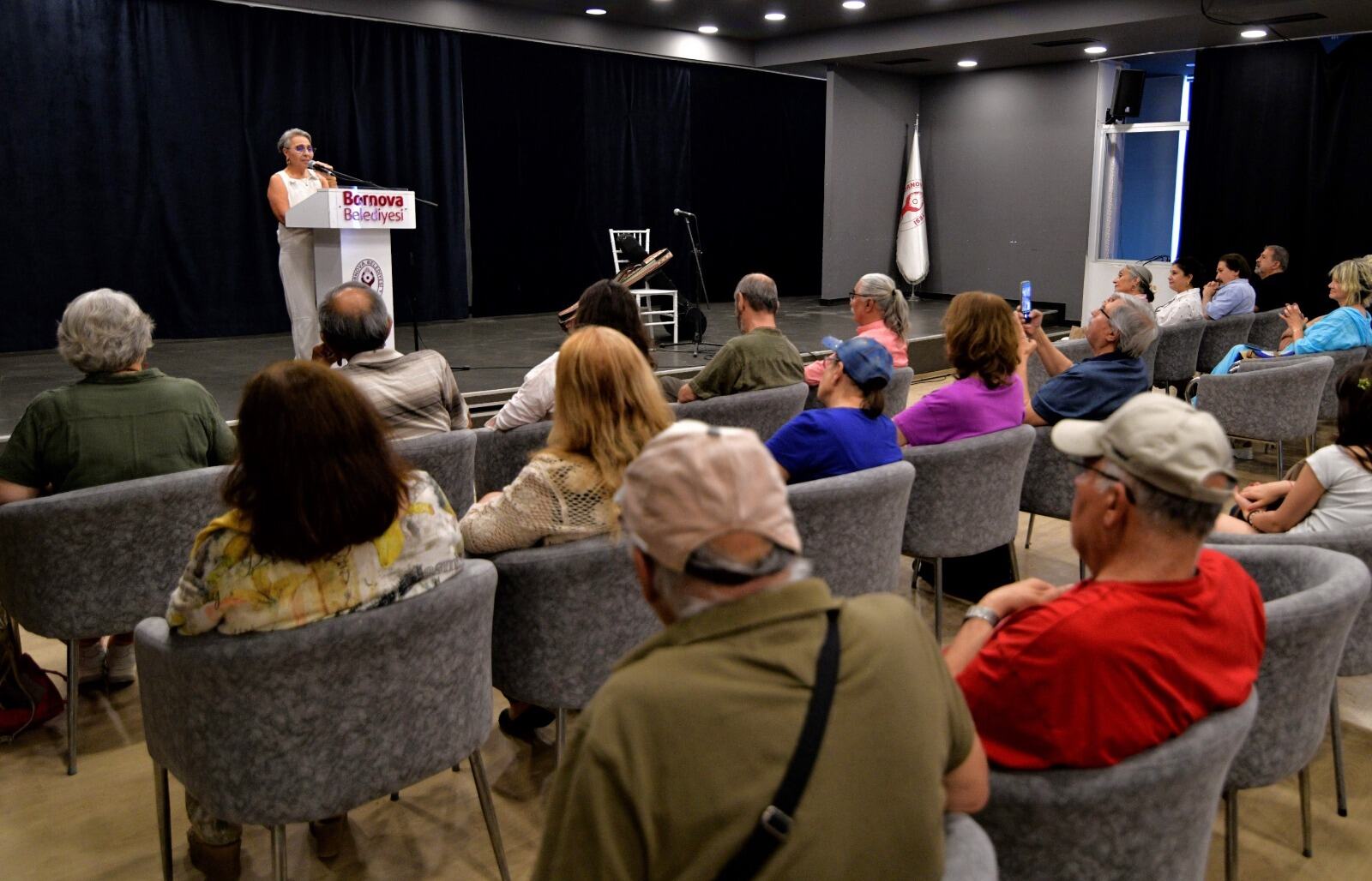 İzmir Bornova’da Şiir Ve Müzikle