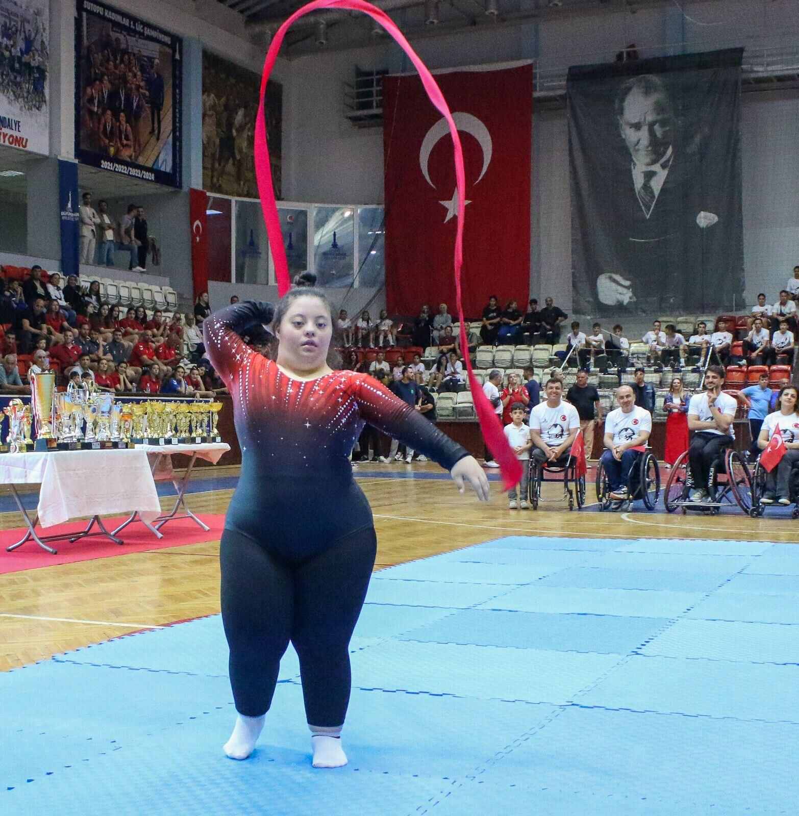 İzmir Celal Atik Spor Salonu