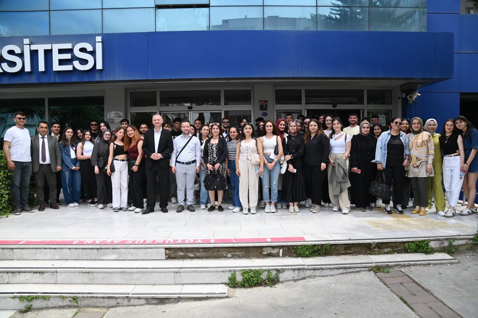 İzmir Demokrasi Üniversitesi