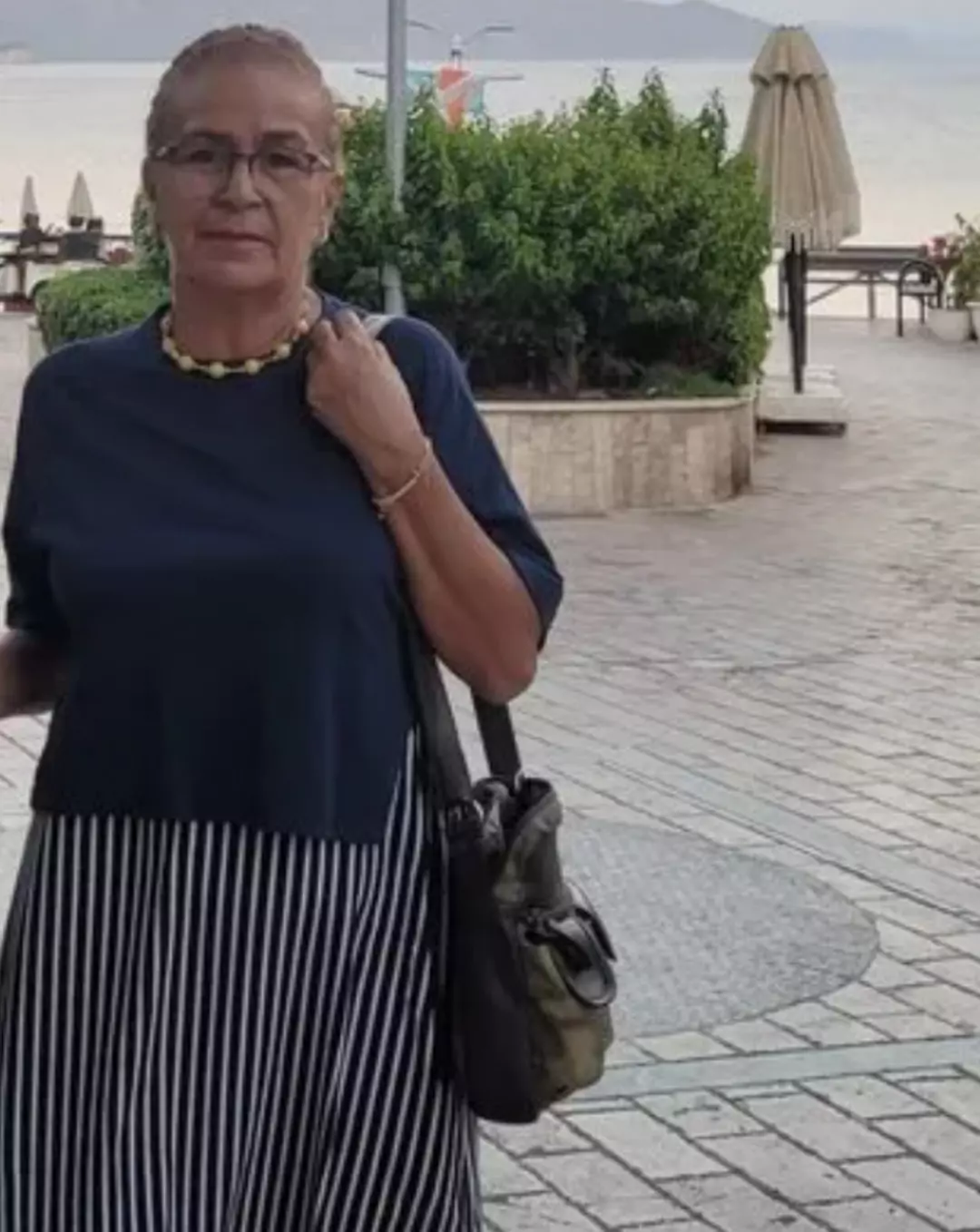 Izmir Dolandırılan Kadın