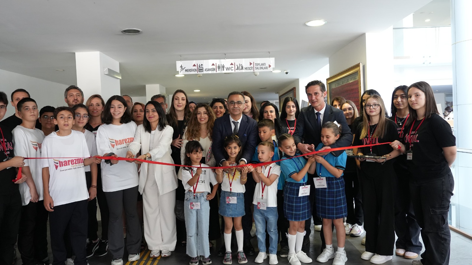 İzmir'den geleceğe sevgiyle: İlim, irfan ve bilimle kuşatılan nesiller