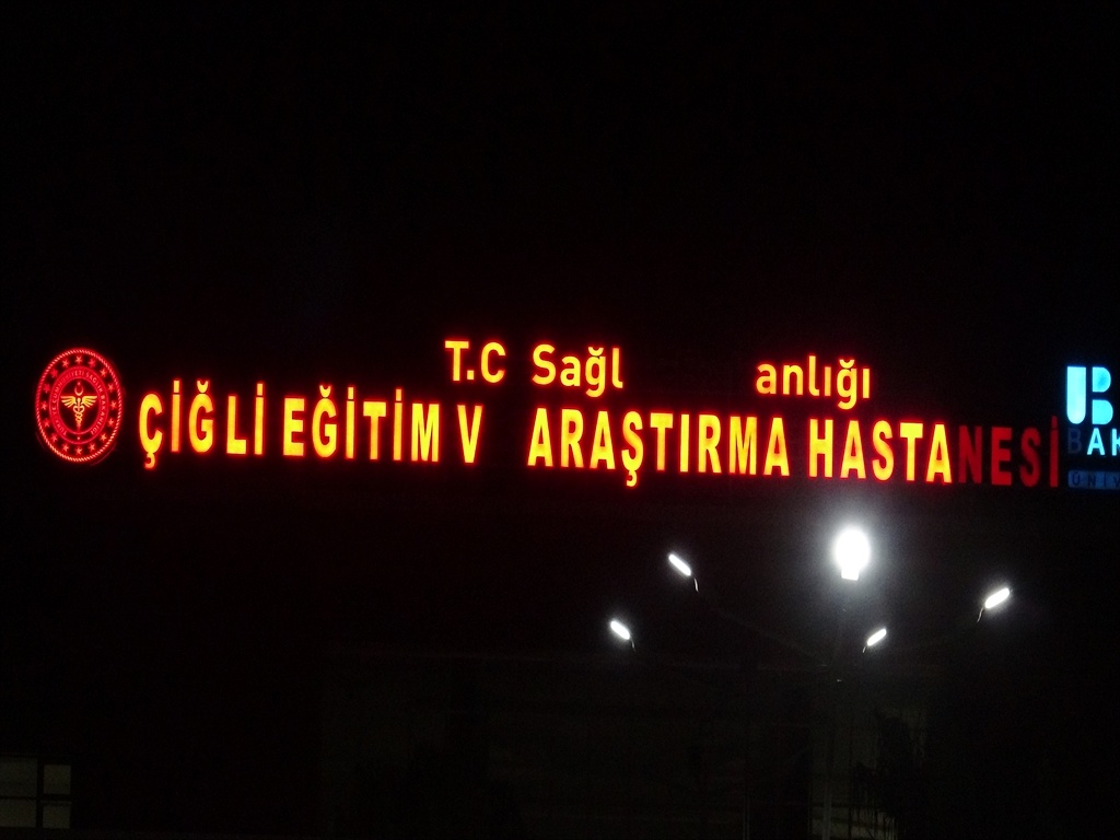 İzmir'de Iki Grup Arasındasilahl