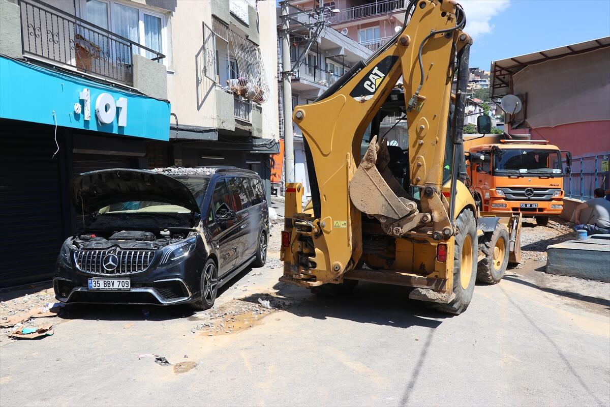 İzmirkonak'ta Su Borusu Patladı