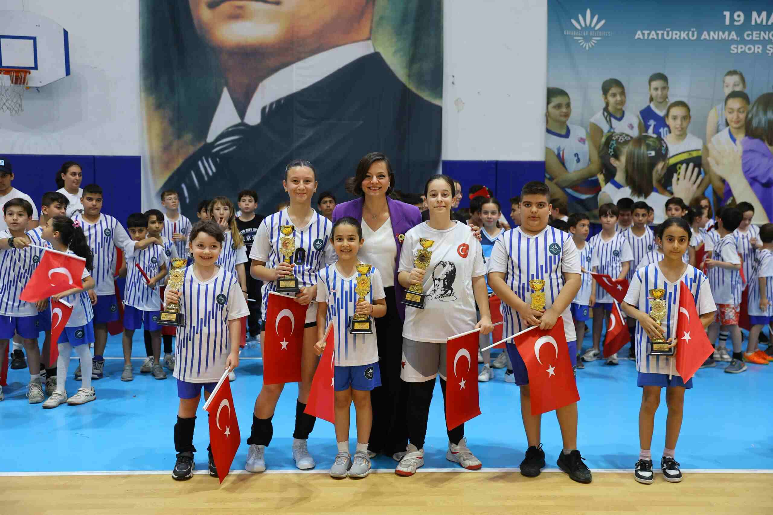 Karabağlar Belediyesi İhsan Alyanak Spor Salonu