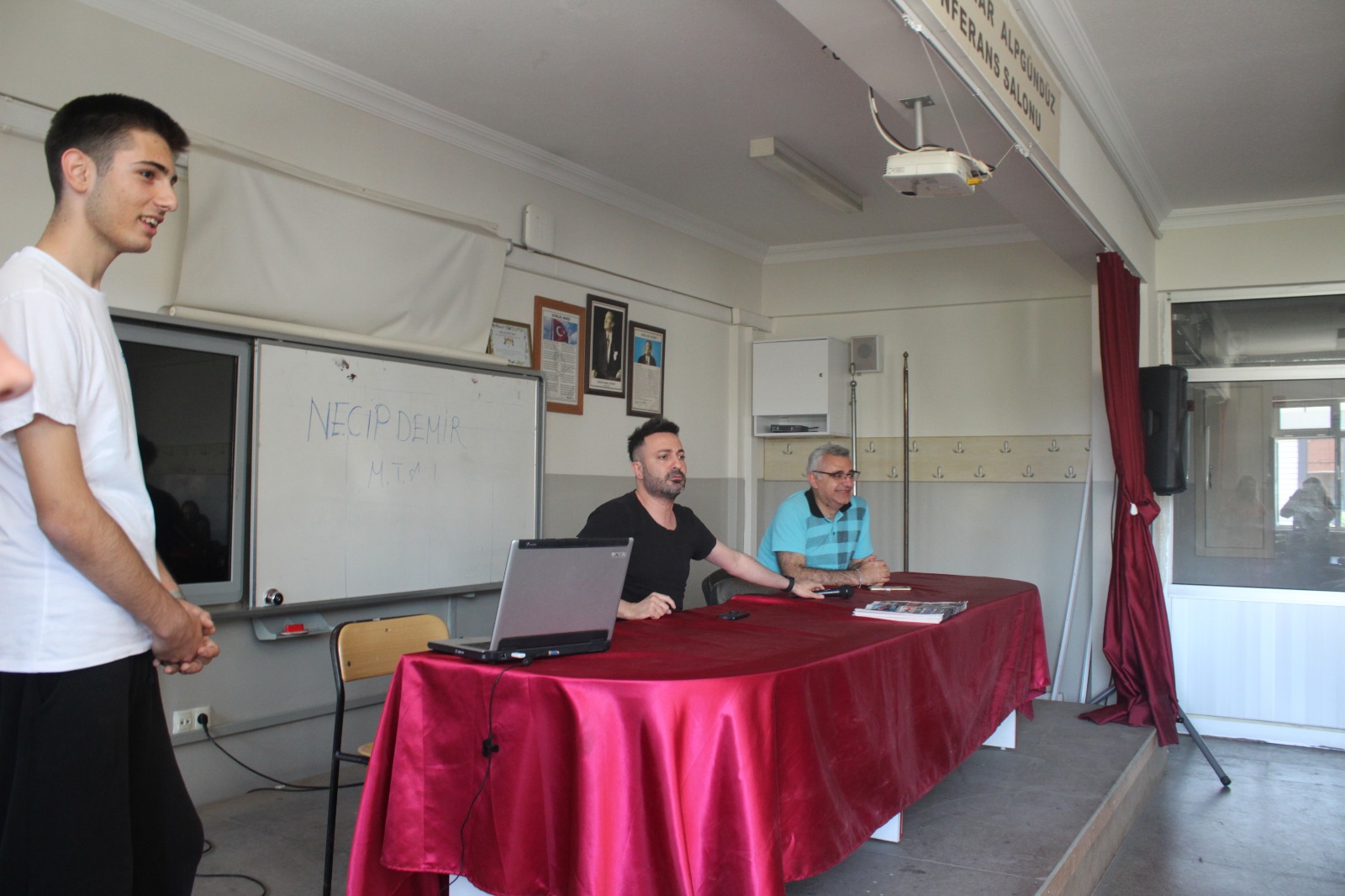 Karşıyaka Necip Demir Ticaret Mesleki Ve Teknik Anadolu Lisesi 1