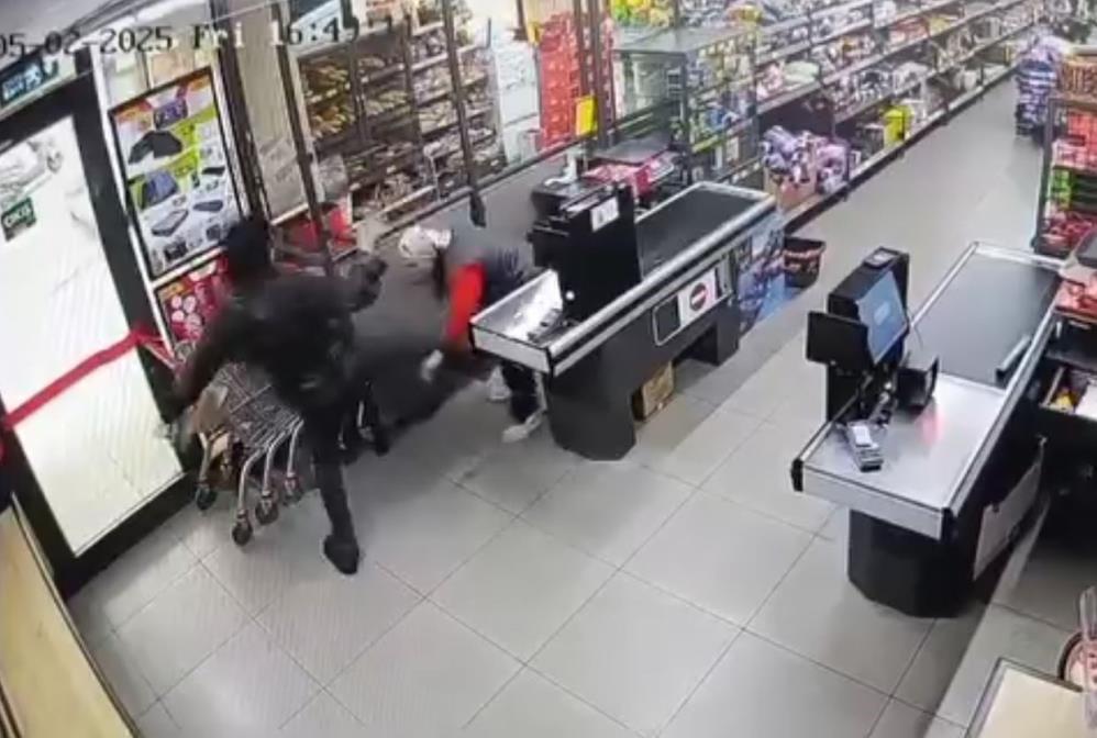 Kasiyeri Darp Eden Adam