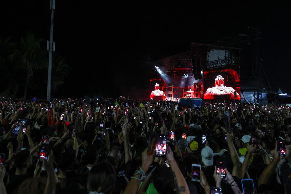 Kalabalık bir güvenlik önlemiyle konser gerçekleştirildi