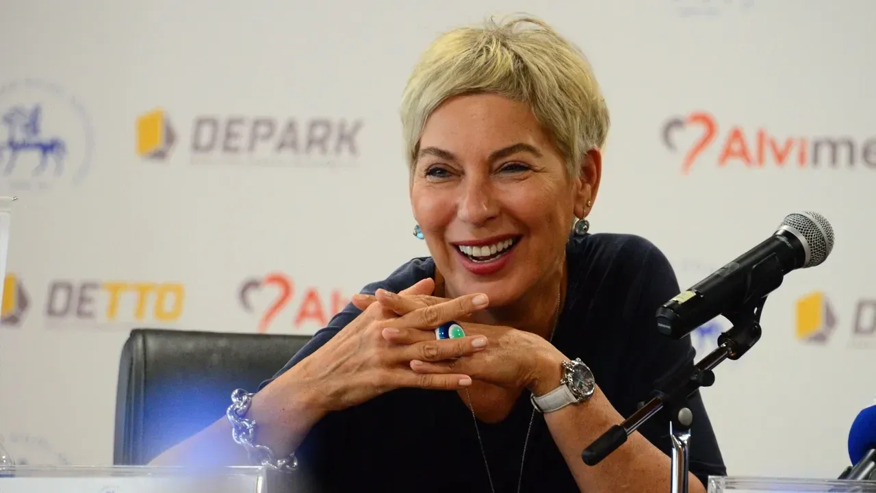 Leyla Alaton Kimdir