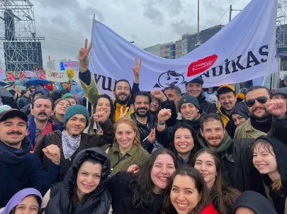 Oyuncular meydanlarda