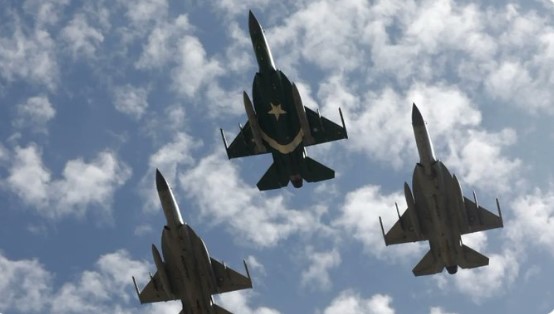 Pakistan savaş uçakları