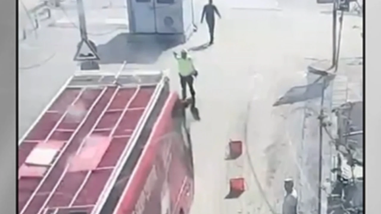 Polisin Dur Ihtarına Uymayan Chp'nin Şoförü, 6 Ekim'de Hakim Karşısına Çıkacak