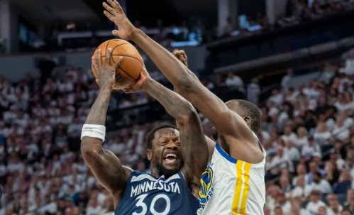 Randle ve Green hava topu mücadelesinde