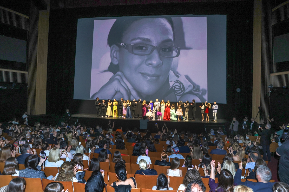 "Hepimiz Biriz" mesajı perdeye yansıyor