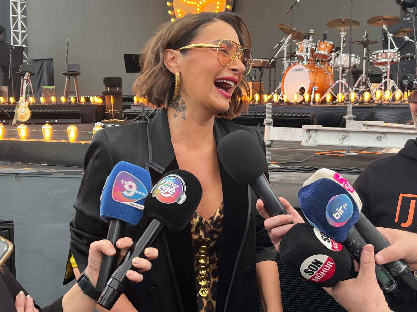 Sıla Gençoğlu İzmir (1)