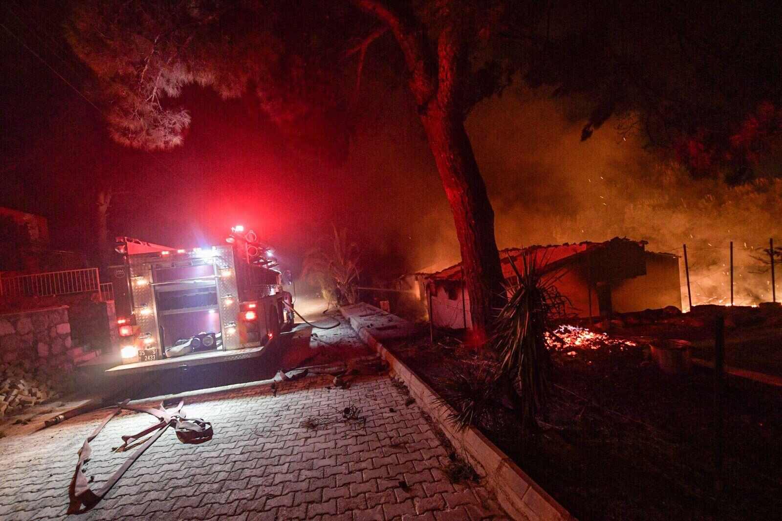 Alevlerle mücadele gece boyunca sürdü