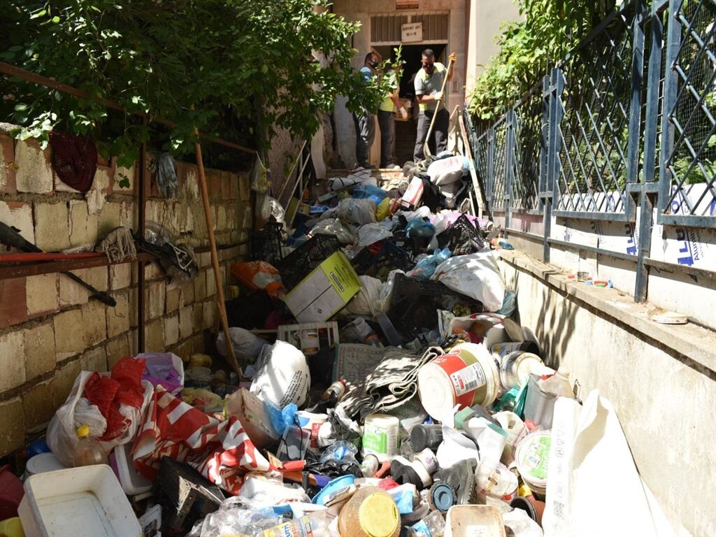 6 Katlı Binadanbu Kez 20 Kamyon