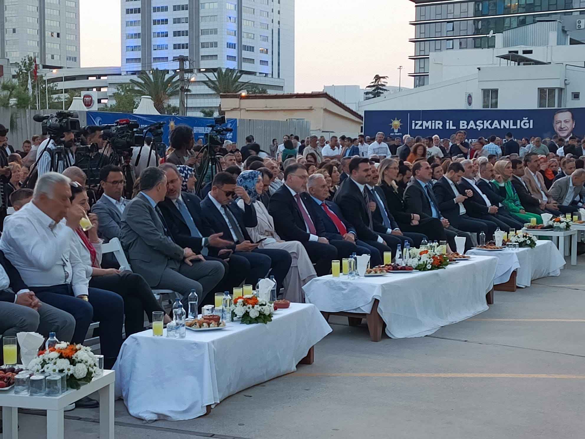 Ak Parti İzmir Bilal Saygılı Bayramlaşma