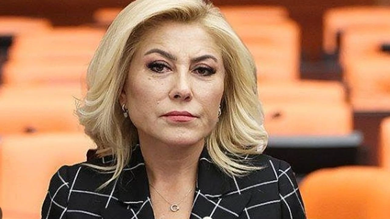 Ak Parti İzmir Milletvekili Şebnem Bursalı