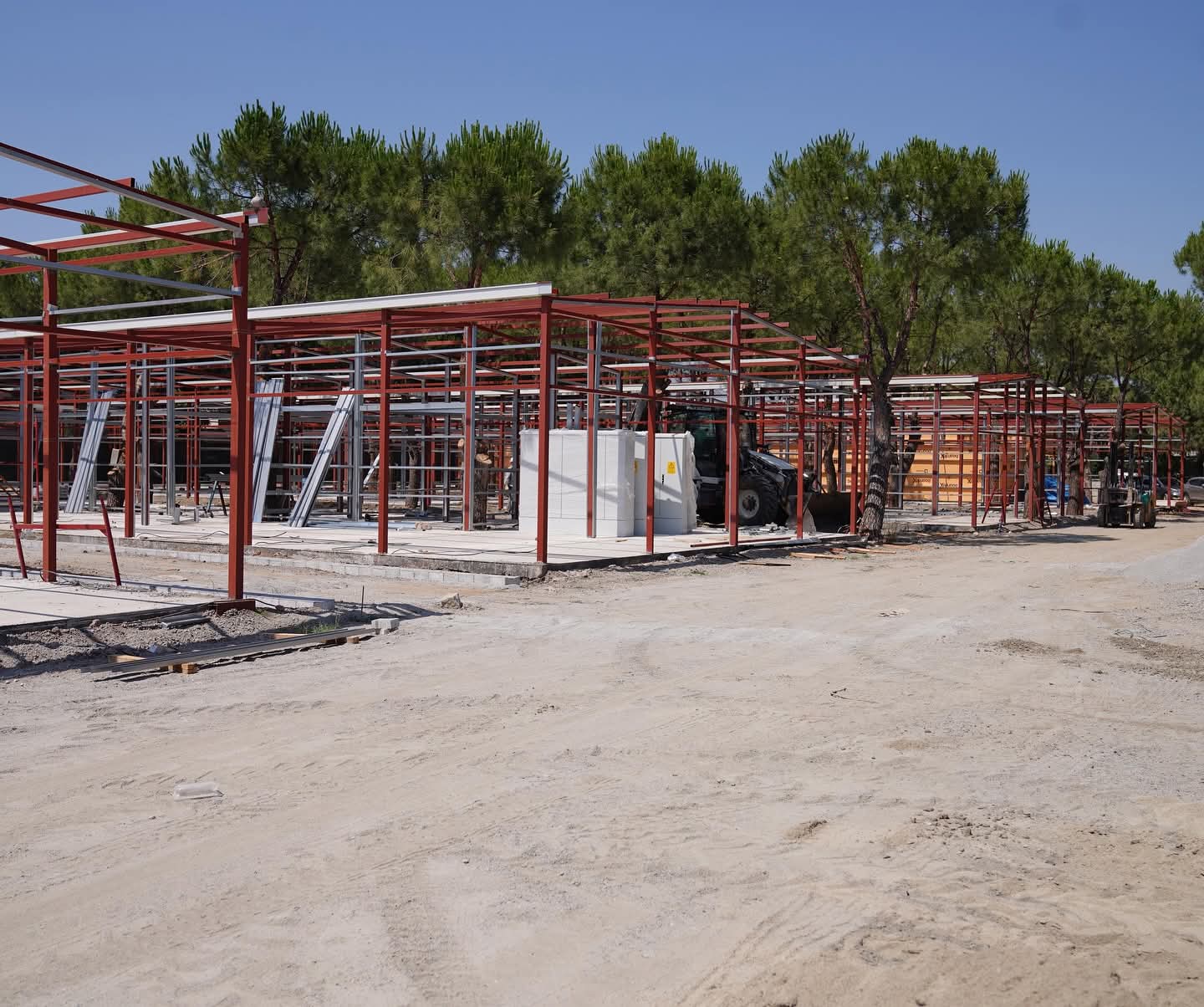 Altınova Hizmet Binası