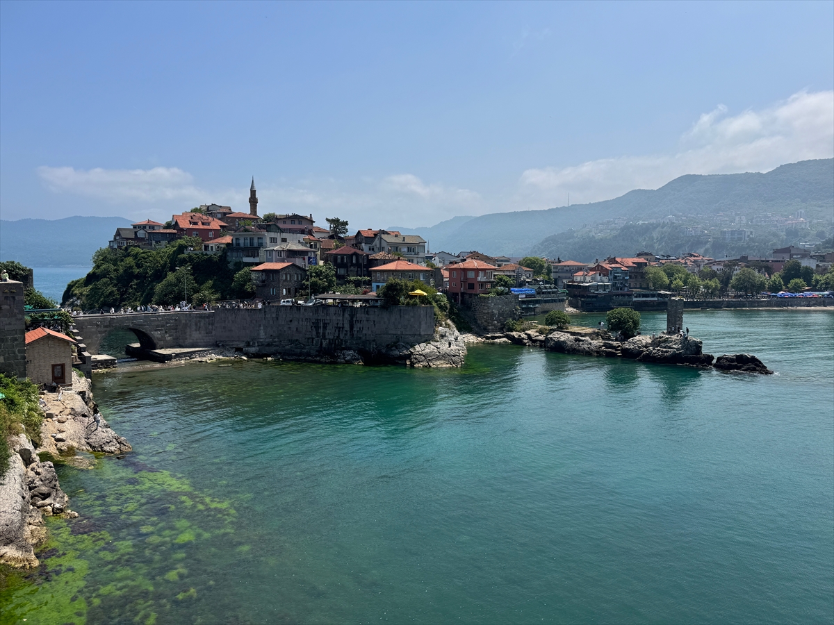 Nüfusun 10 katı fazla turist ağırlıyor