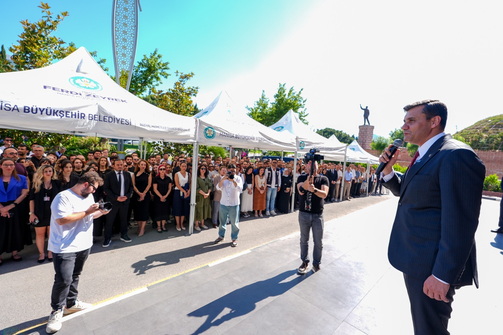 "Sizinle bayramlaşmak, öz ailemle bayramlaşmaktan farksız"