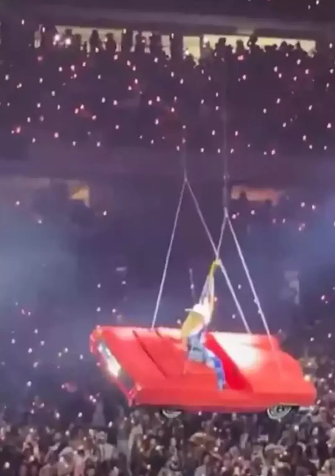 Güvenli bir şekilde sahneye döndü