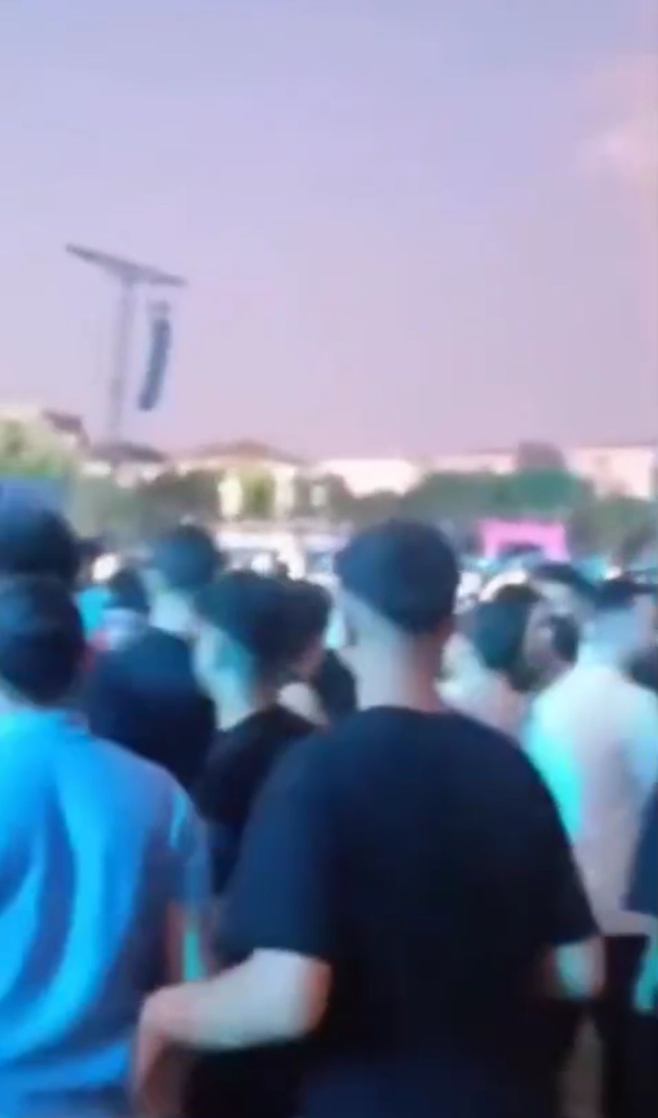 Güvenlik önlemleri artırıldı, bazı izleyiciler alanı terk etti