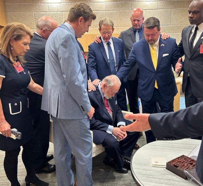 Büyükelçi Sığınakta