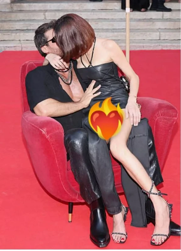 Can Yaman Ve Sevgilisi