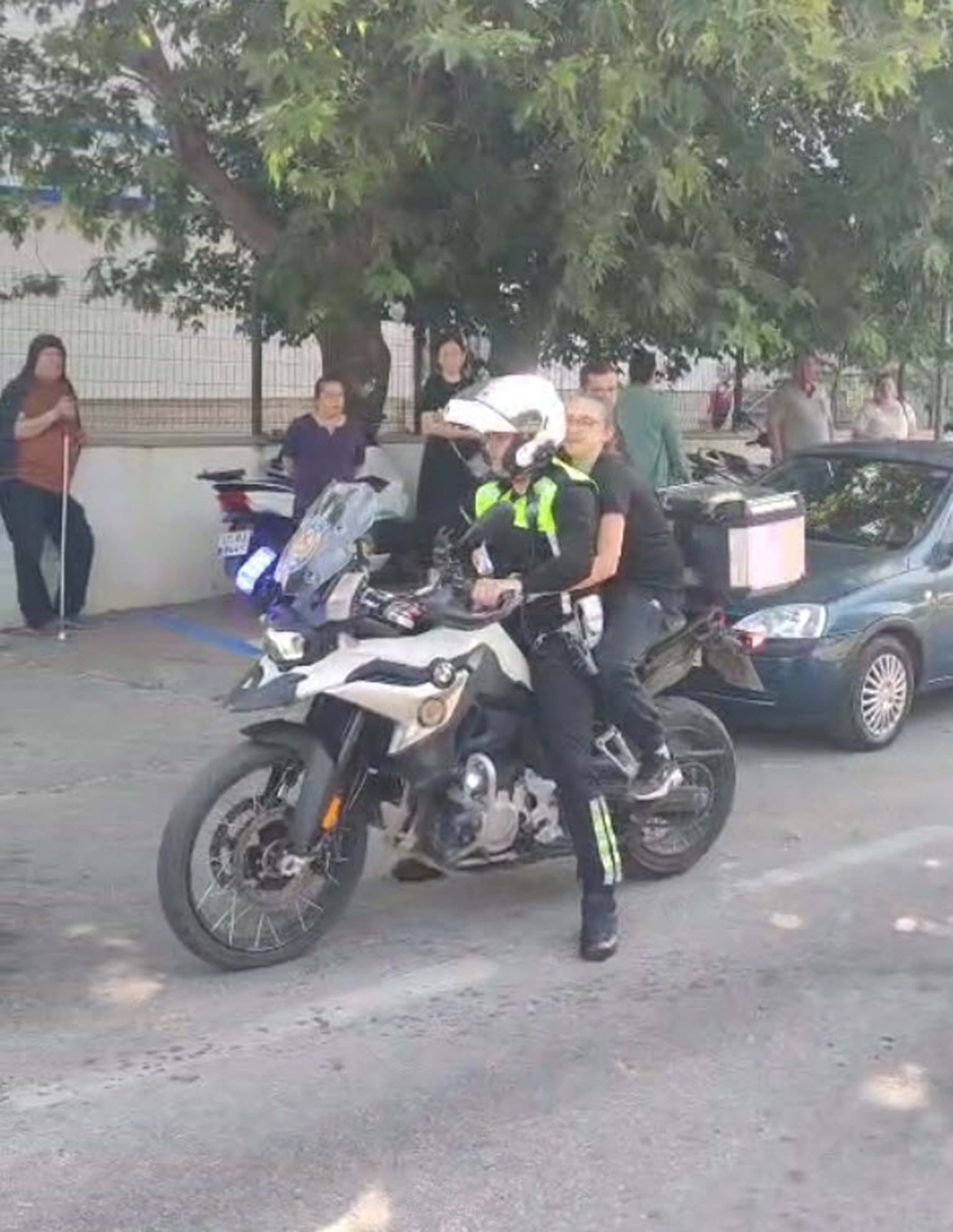 Polis motosikletleriyle zamanında yetiştiler