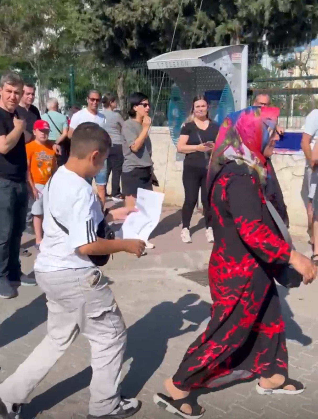 Yeni kimlik, yanlış okul, unutulan belgeler: Zamanla yarış