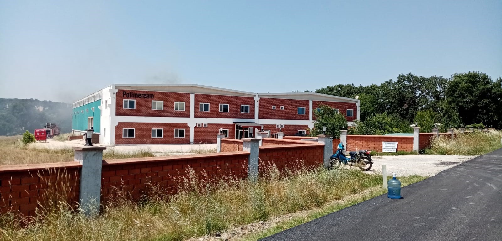 Gökyüzünü kara dumanlar kapladı