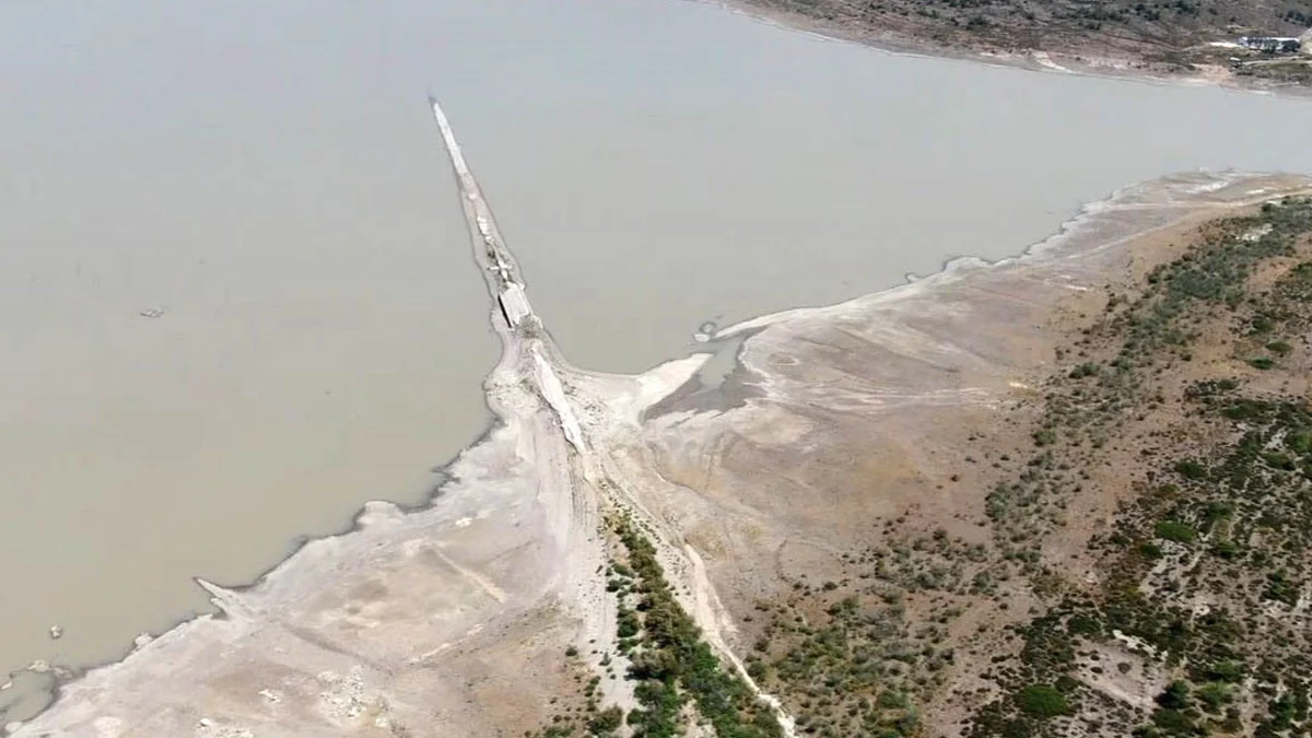 Çeşme'niniçme Suyu Kaynağı Erimeye Devam Ediyor