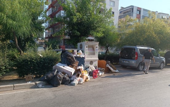 çöpler birikmiş durumda
