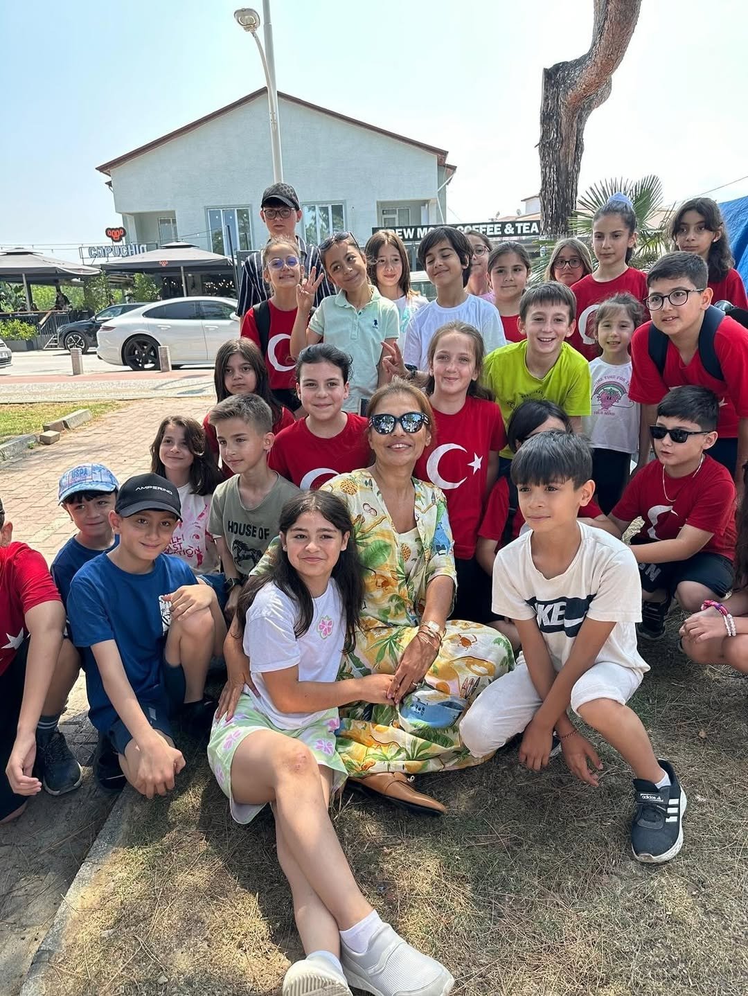 “Parmağımı menteşeye sıkıştırdım”