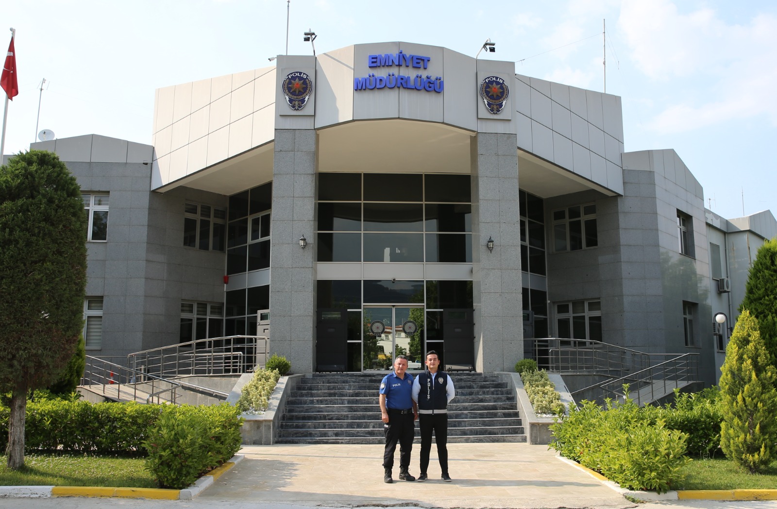 "Bu bir bayrak yarışı, oğlumla beraber taşıyoruz"