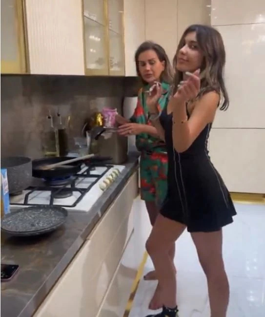 Dilan Polat Ve Bahar Candan