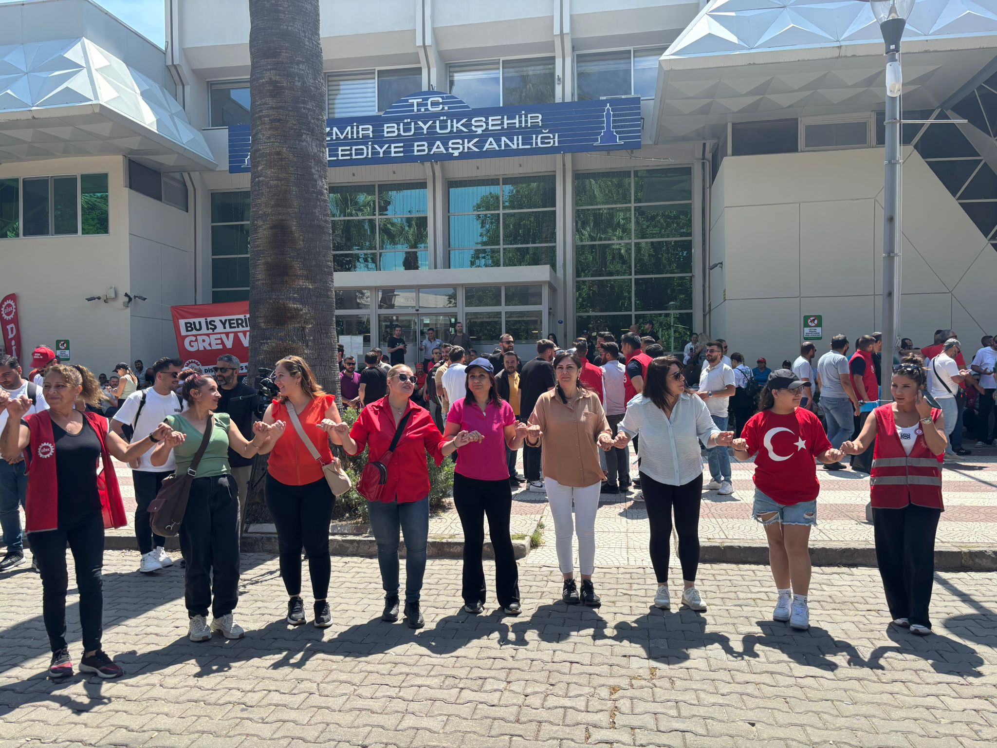 Di̇sk'ten Cemil Tugay'a Çağrı Bizi, İzmir Halkının Önüne Atmaktan Vazgeçin (2)
