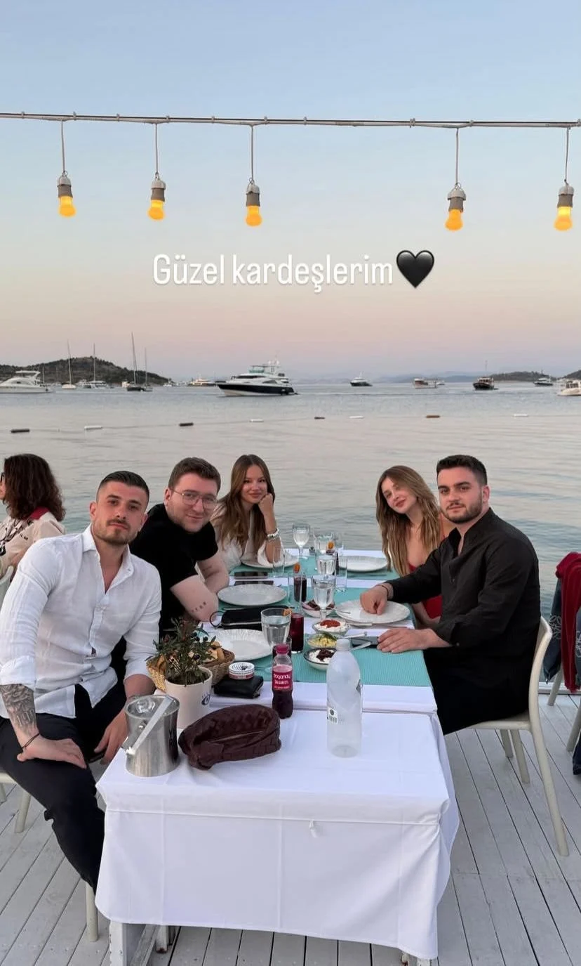 “Güzel kardeşlerim” notuyla paylaştı