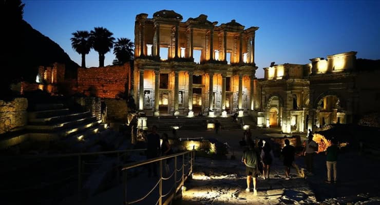 Efes Müzesi’nin zengin koleksiyonu